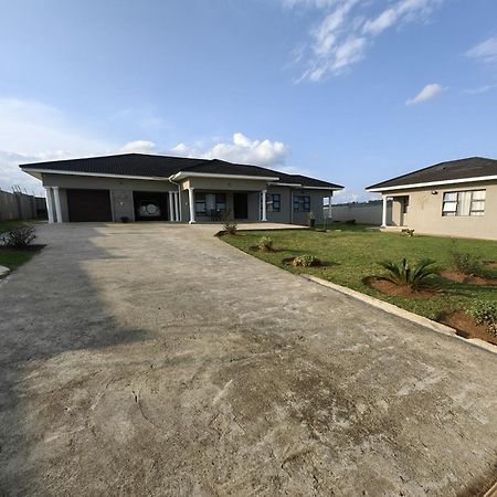 Elegant Guest House Matsapha Bagian luar foto