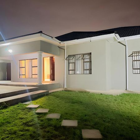 Elegant Guest House Matsapha Bagian luar foto