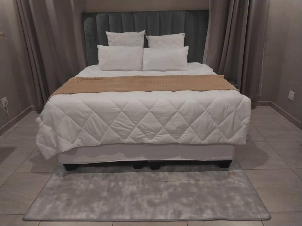 Elegant Guest House Matsapha Bagian luar foto